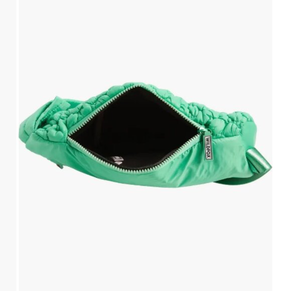 WILDFOX Blue Cloud Quilted Sling Pack flower flower puffer NWT backpack - Picture 10 of 11